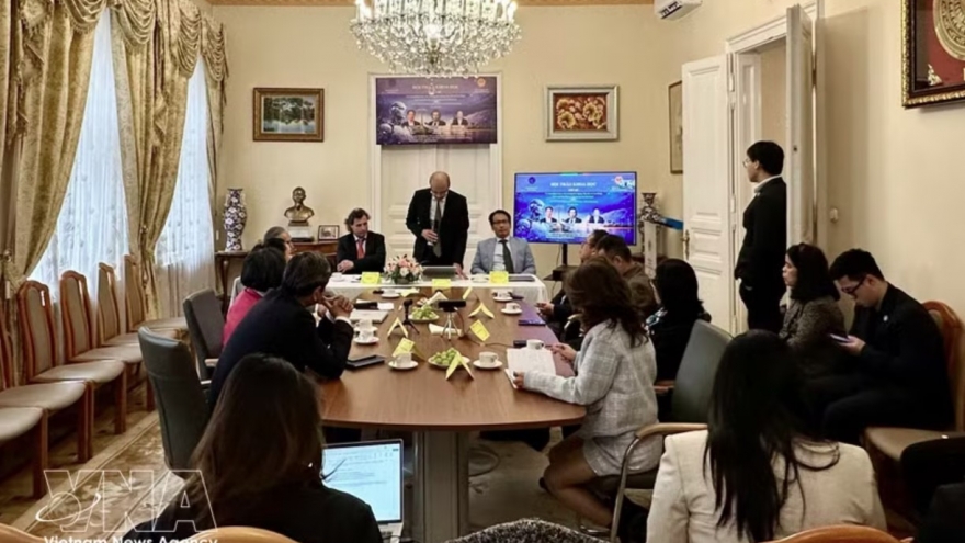 Vietnam, Hungary step up cooperation in AI research, application in justice